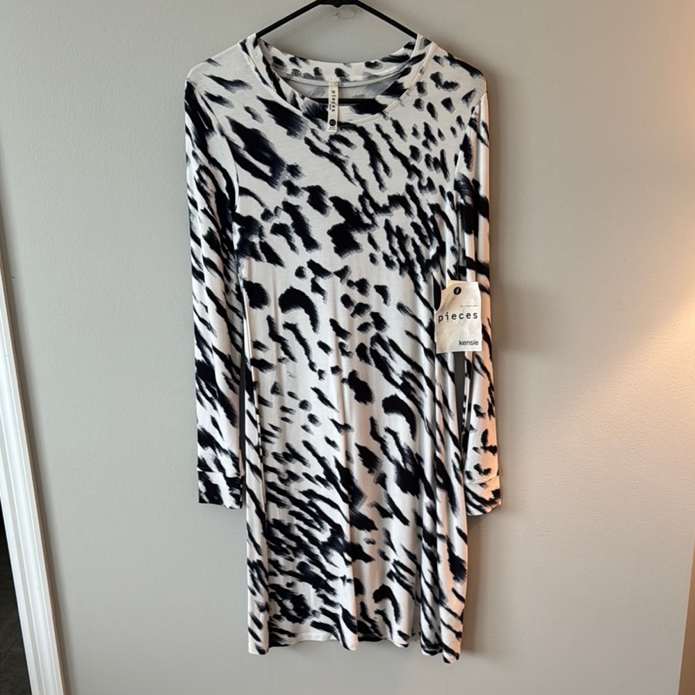 Women's Black and White Patterned Dress